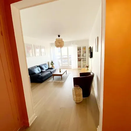 Апартаменты Le Cosy Avec Piscine, Balcon Et Parking