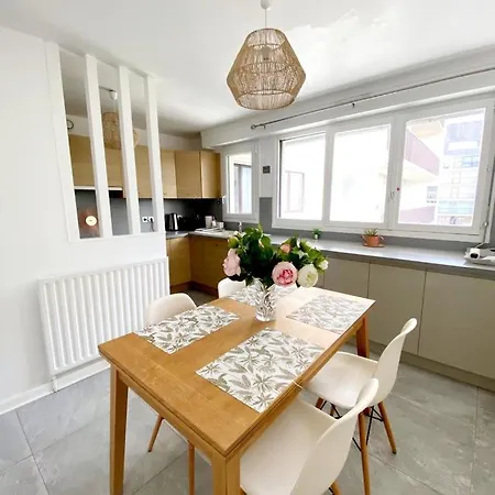 Le Cosy Avec Piscine, Balcon Et Parking