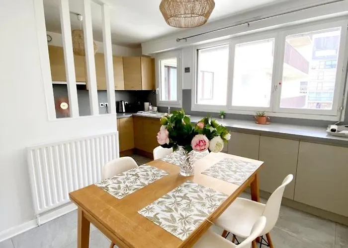 Le Cosy Avec Piscine, Balcon Et Parking